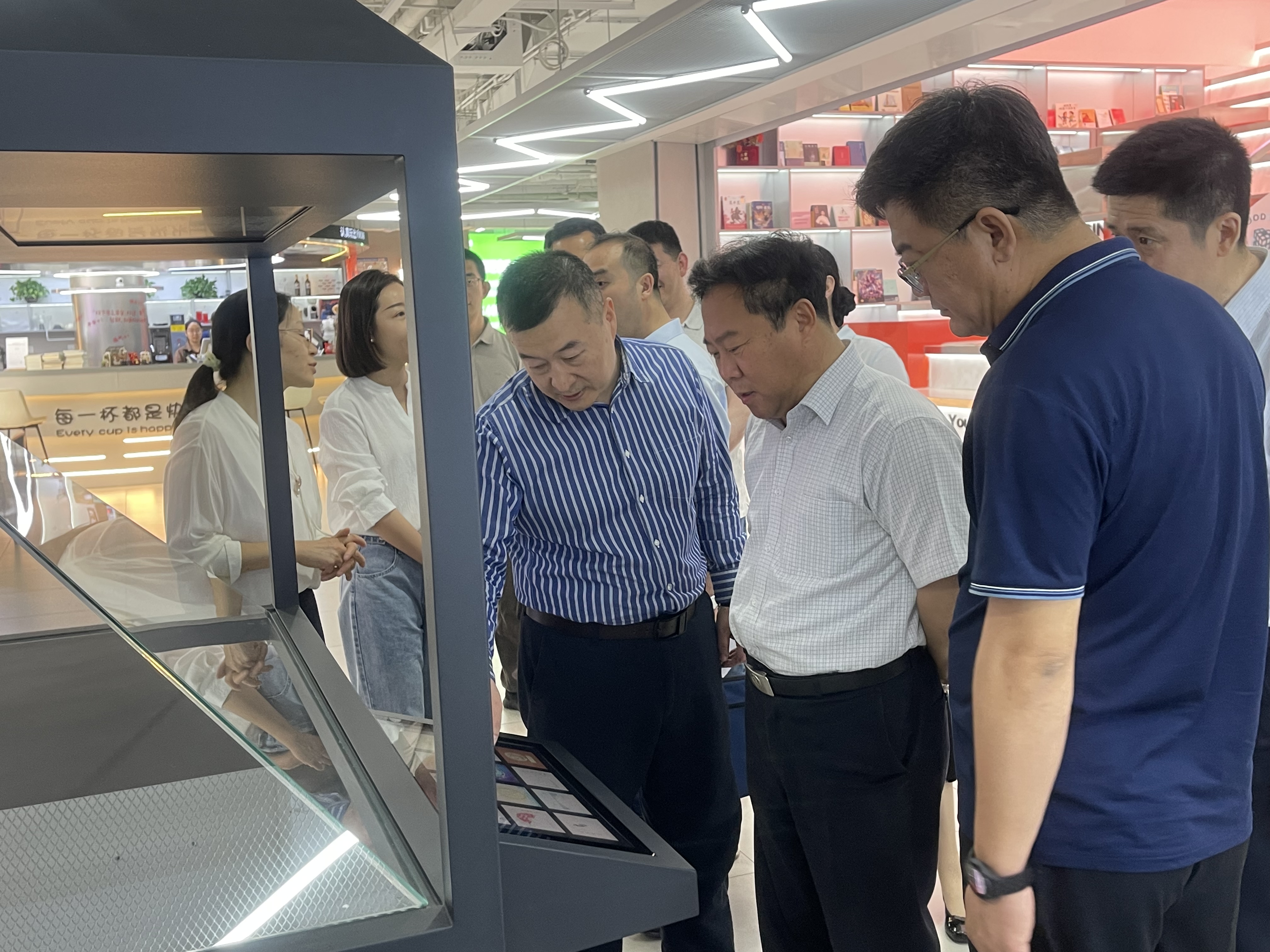 天津市檢察院黨組副書記、副檢察長(zhǎng)侯智一行深入津投資本調(diào)研服務(wù)