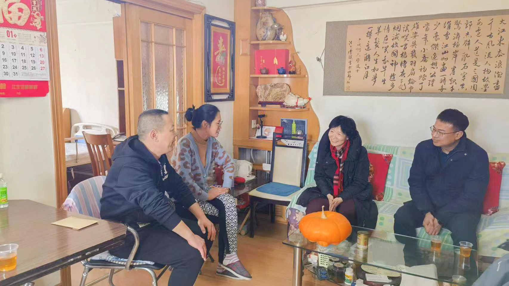 張蕾同志看望慰問津投資本系統(tǒng)困難黨員